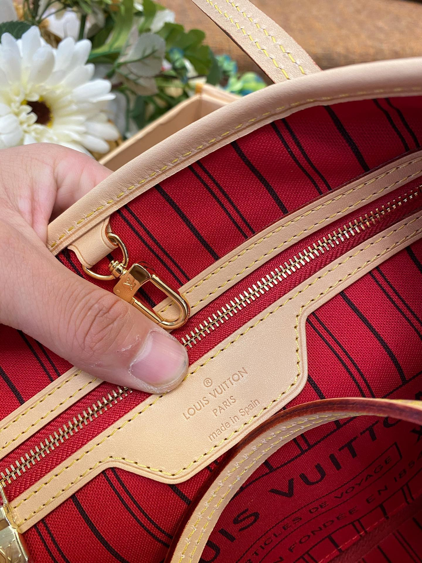 Louis Vuitton Neverfull Bag