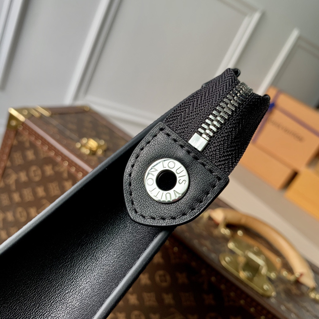 Louis Vuitton Pochette Voyage Bag