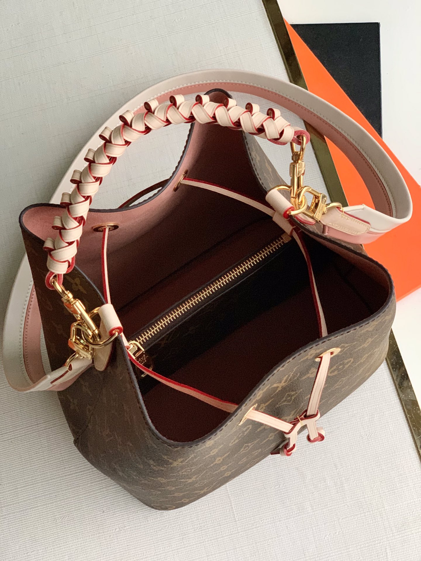 Louis Vuitton Néonoé Bag