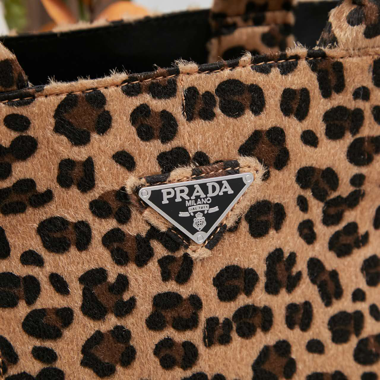 Prada adasoftlux leopard killer bag texture is very high-end size 29x20x15, model 2480