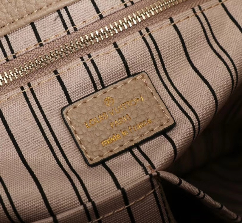 Louis Vuitton Artsy Bag