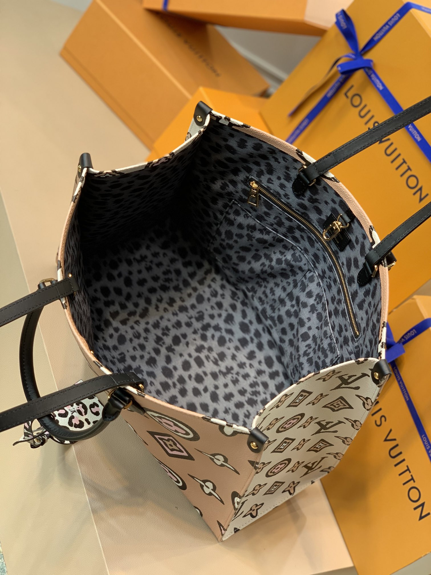 Louis Vuitton Onthego Bag