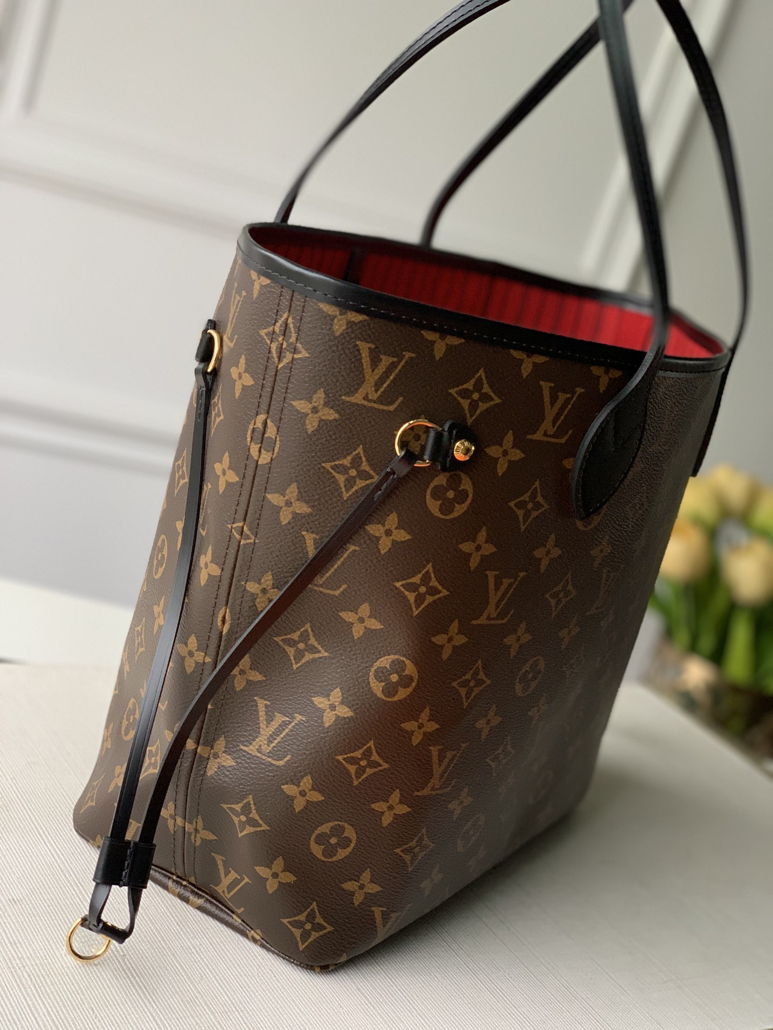 Louis Vuitton Neverfull Bag
