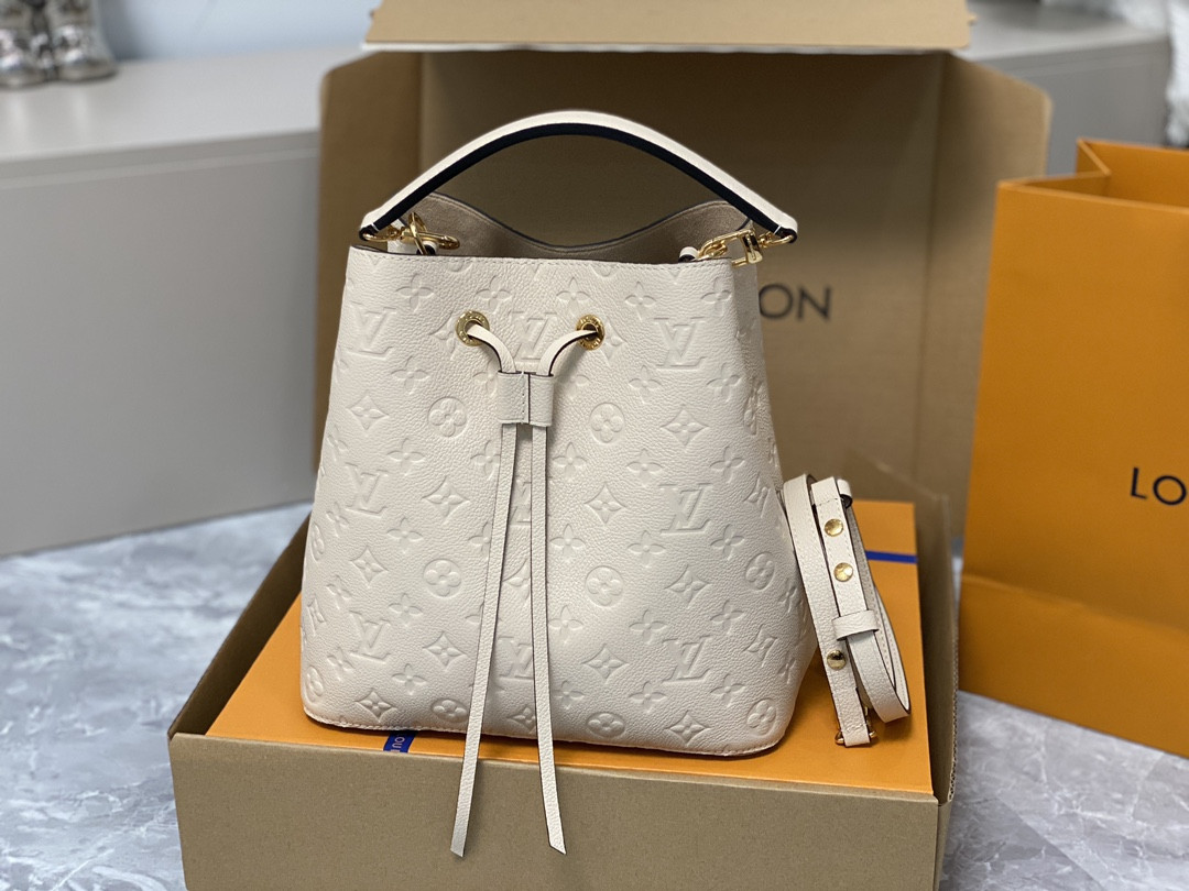 Louis Vuitton Néonoé Bag