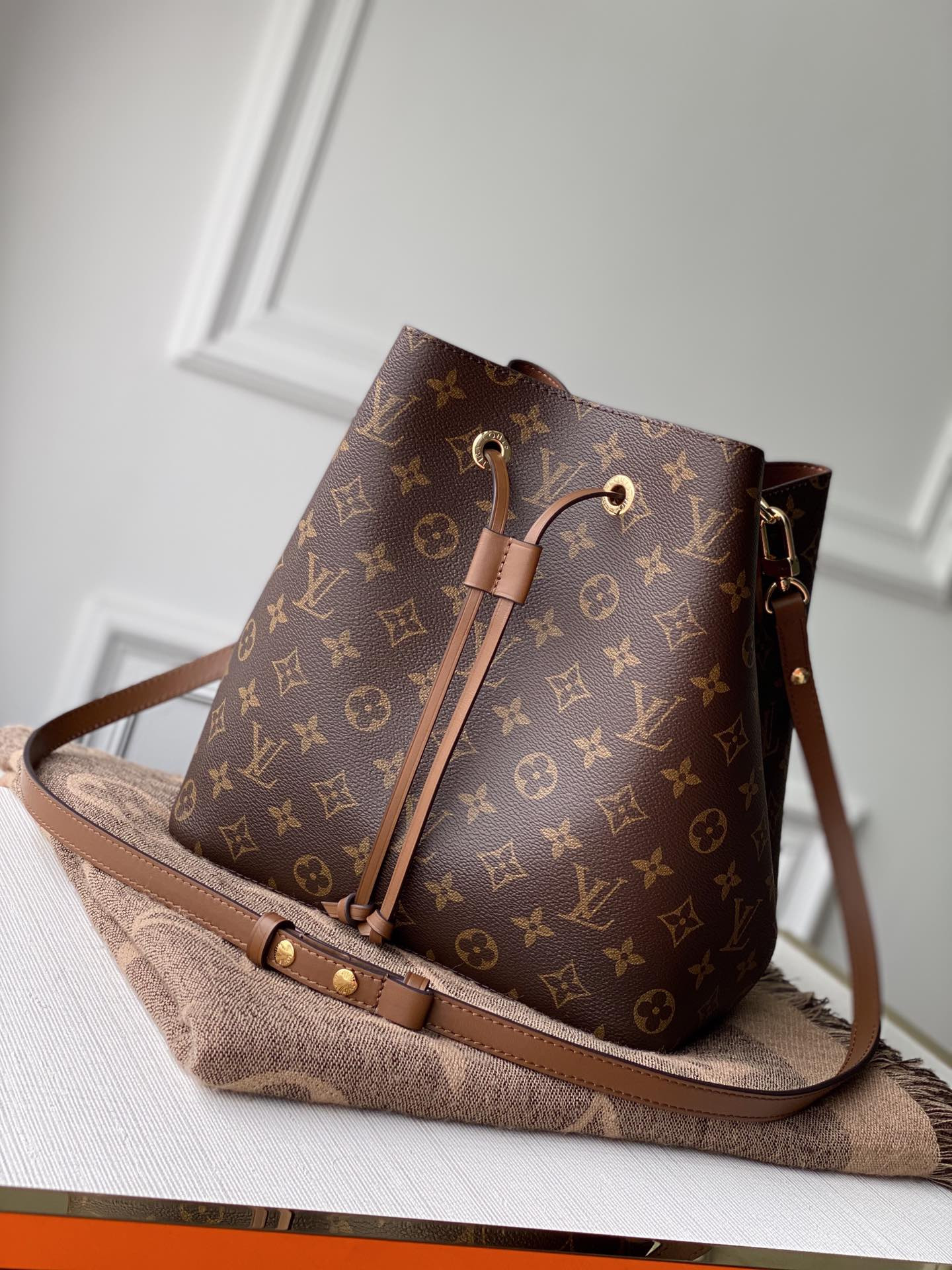 Louis Vuitton Néonoé Bag
