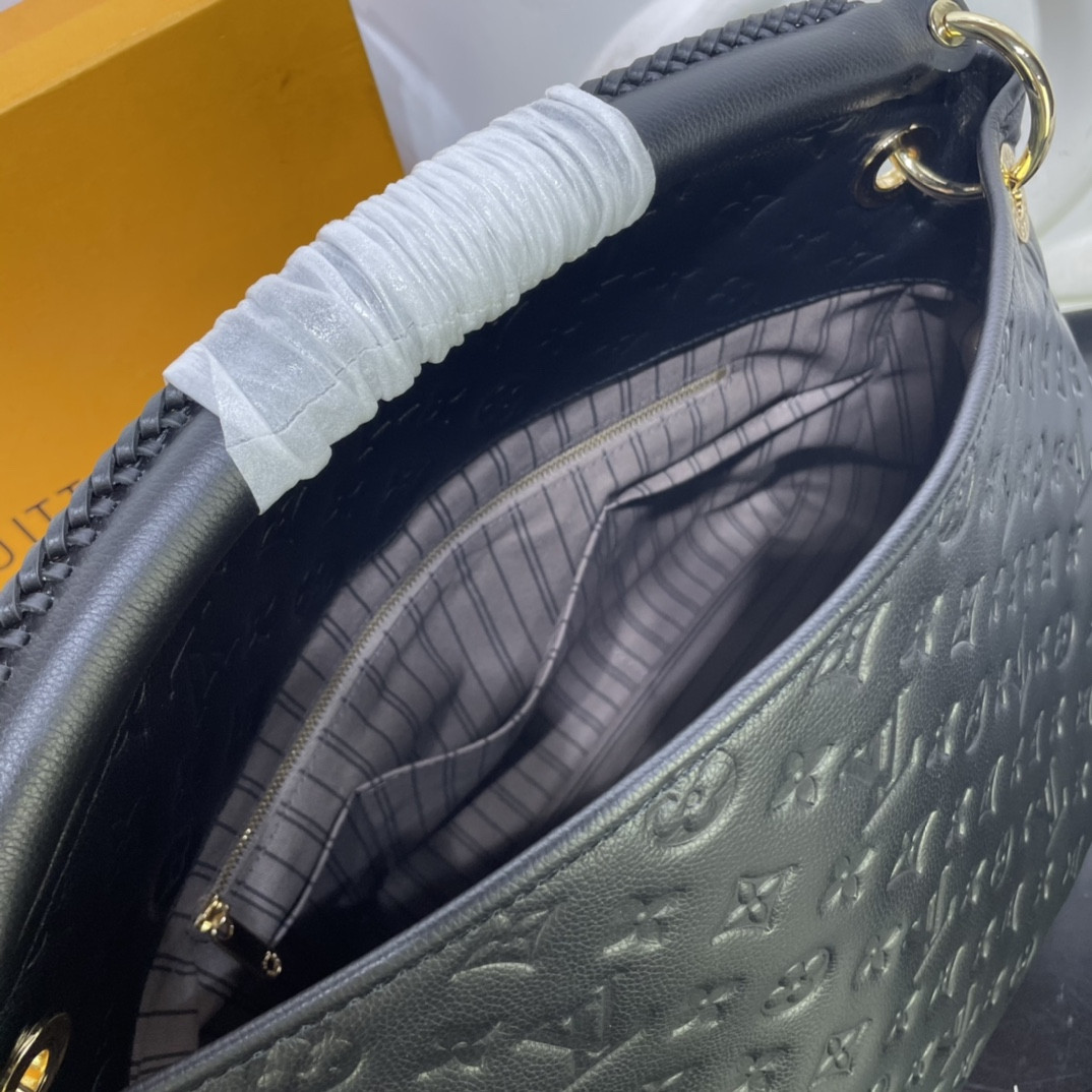 Louis Vuitton Artsy Bag