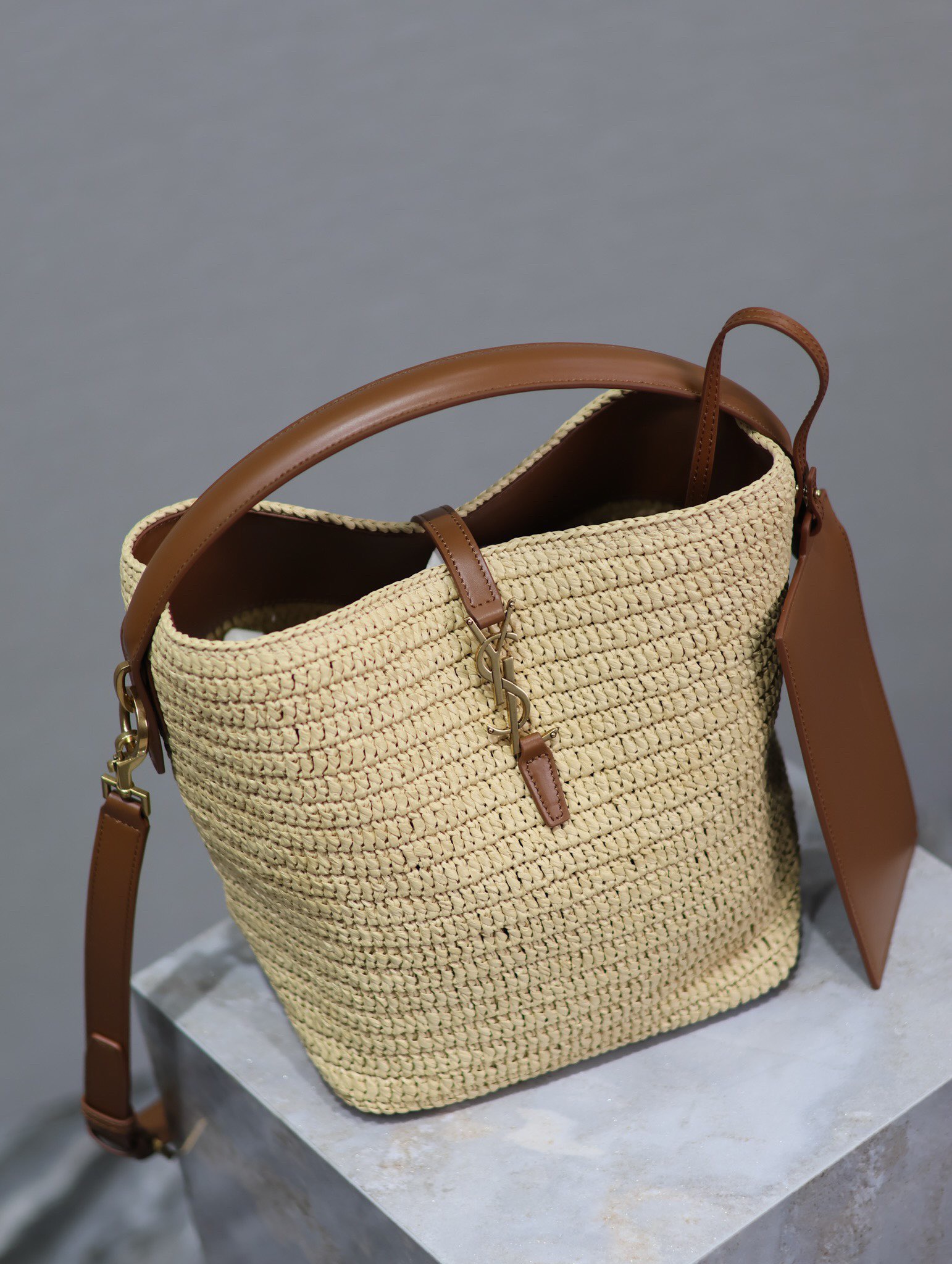 YSL apricot woven LE 37 woven bucket bag Style number: 742828 Size: 20×25×16cm