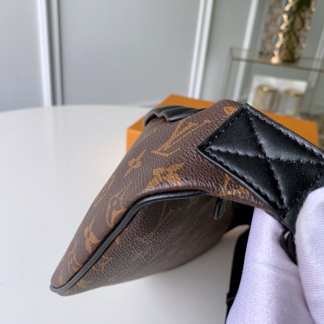 Louis Vuitton Discovery Bag