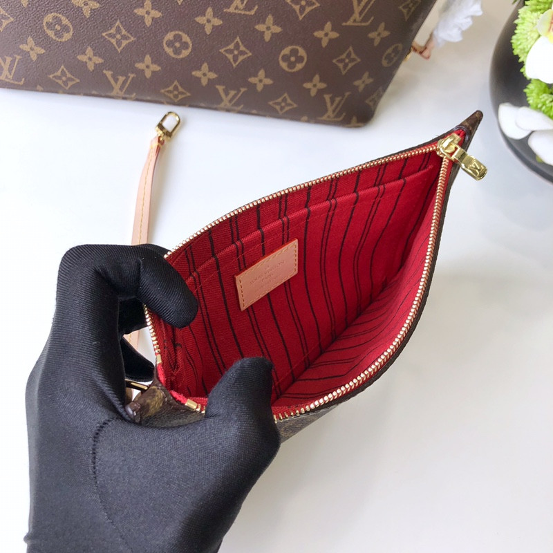Louis Vuitton Neverfull Bag
