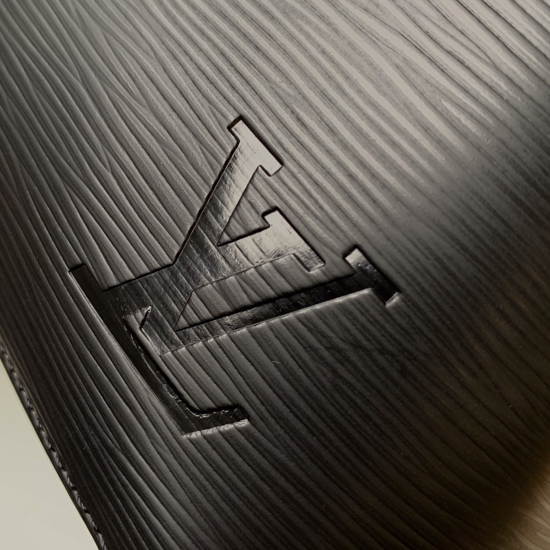 Louis Vuitton Néonoé Bag