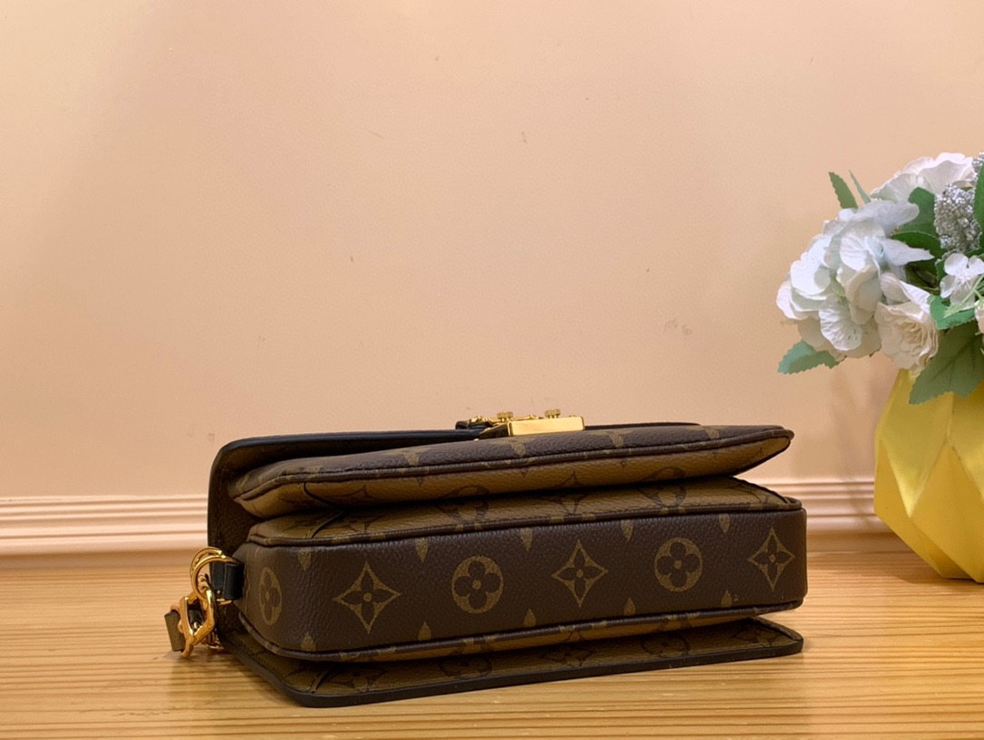 Louis Vuitton Pochette Métis East West Bag