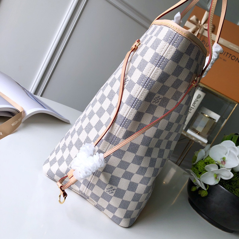 Louis Vuitton Neverfull Bag