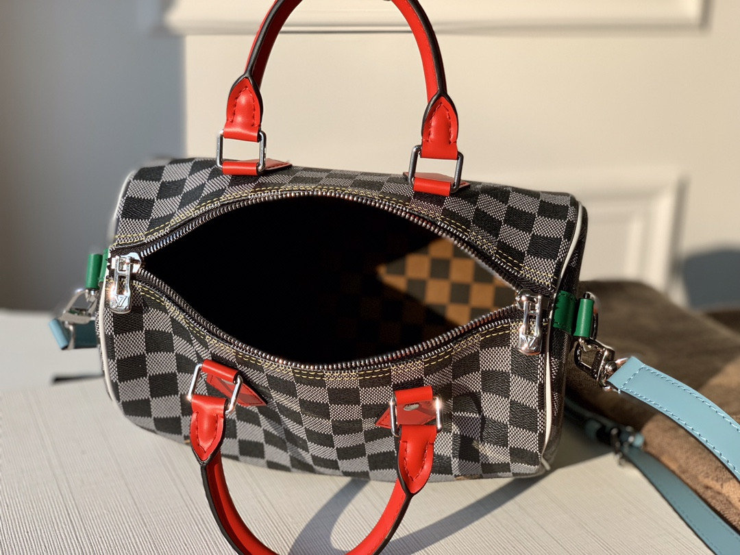 Louis Vuitton Speedy Bandoulière Bag