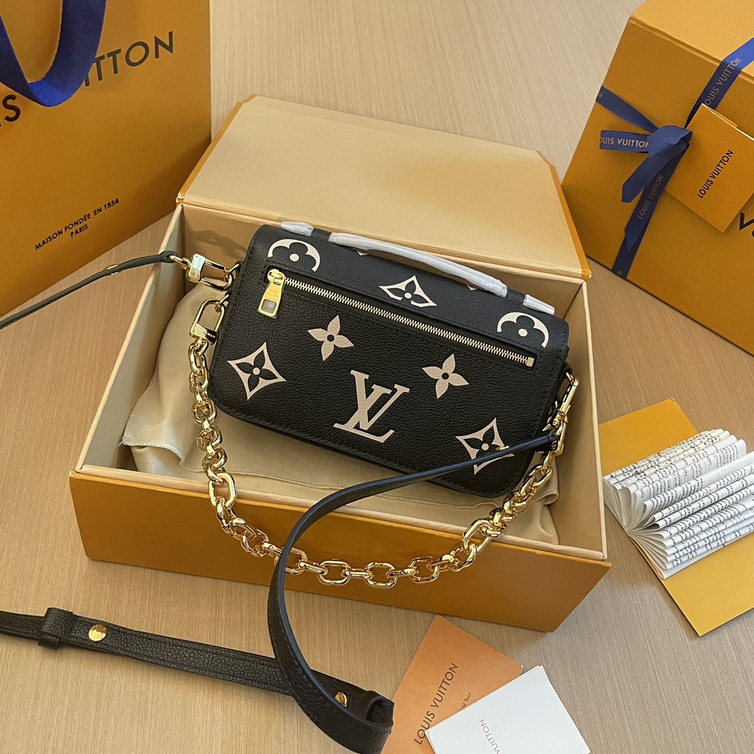 Louis Vuitton Pochette Métis East West Bag