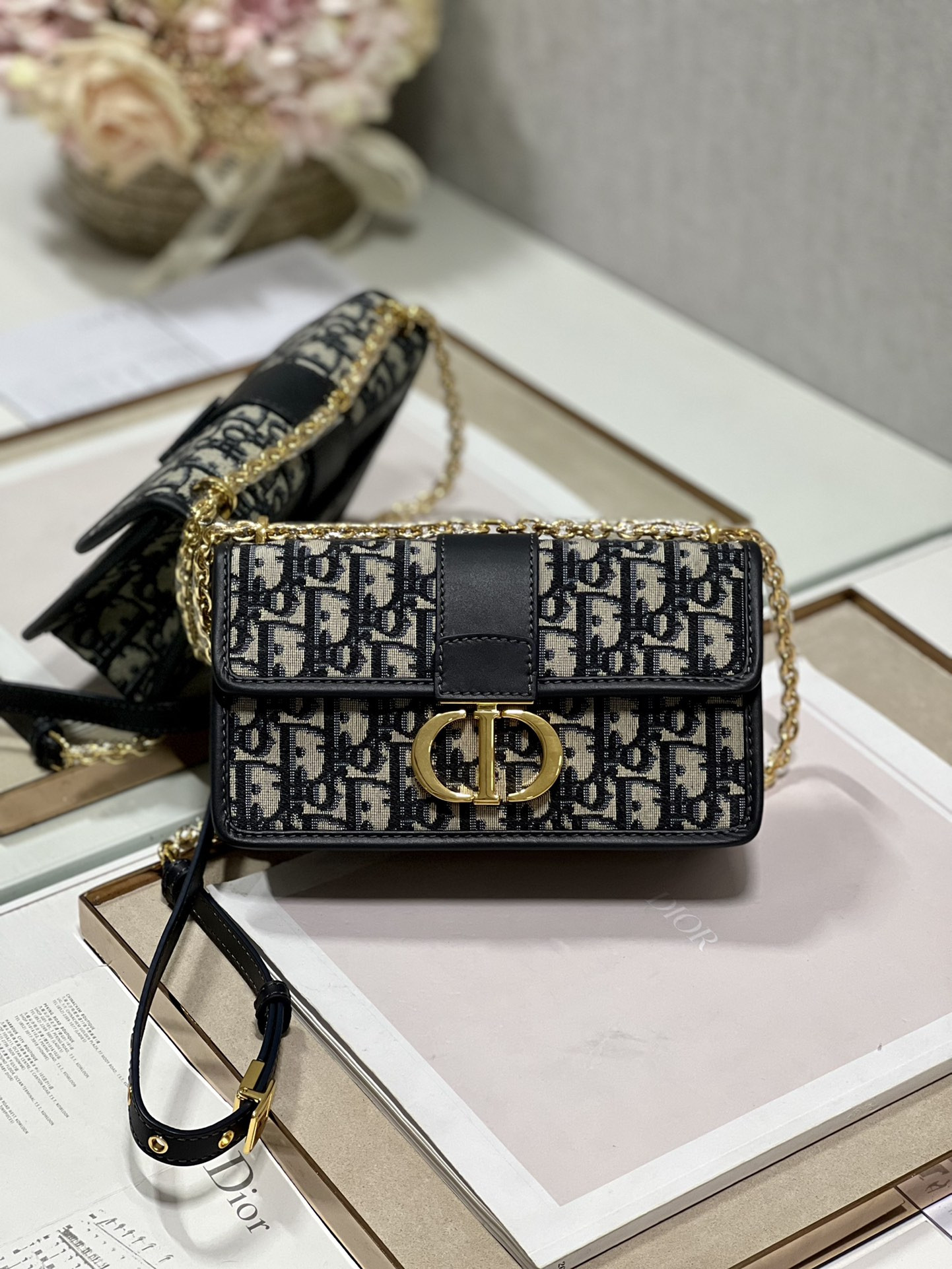 30 Montaigne East-west Bag With Chain