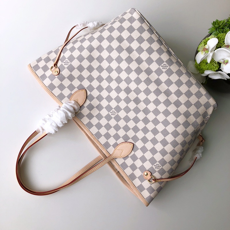 Louis Vuitton Neverfull Bag
