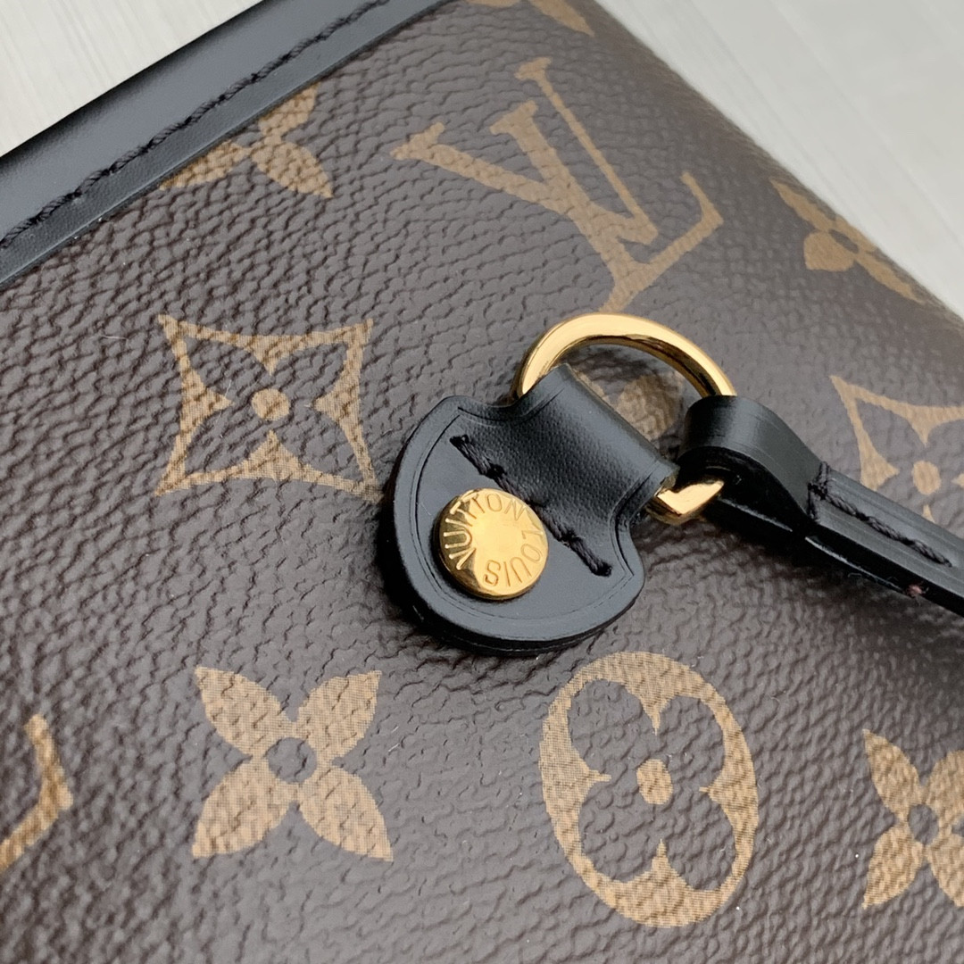 Louis Vuitton Neverfull Bag