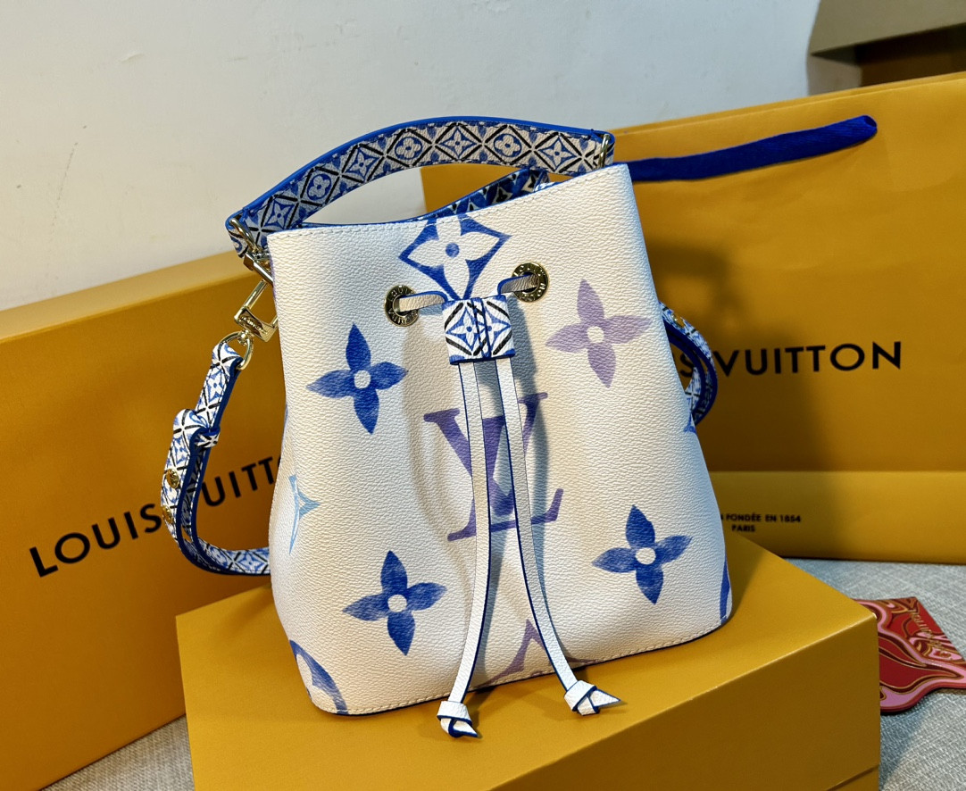 Louis Vuitton Néonoé Bag