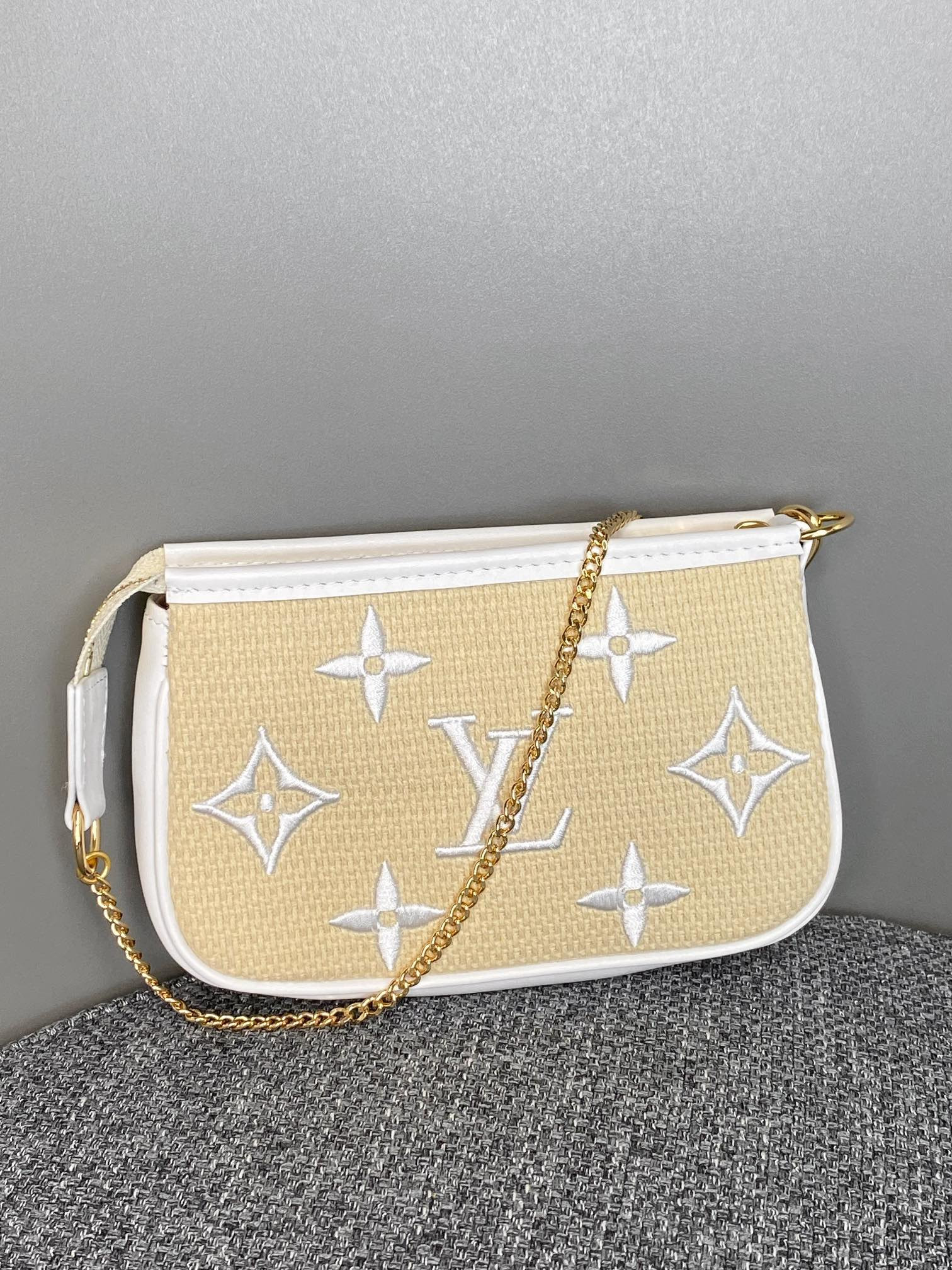 Louis Vuitton Pochette Accessoires Metis Bag