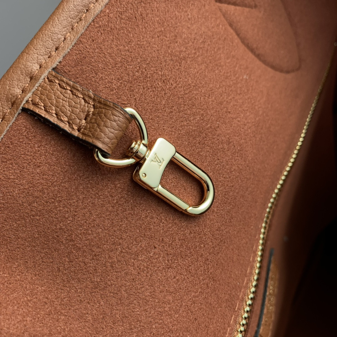 Louis Vuitton Neverfull Bag