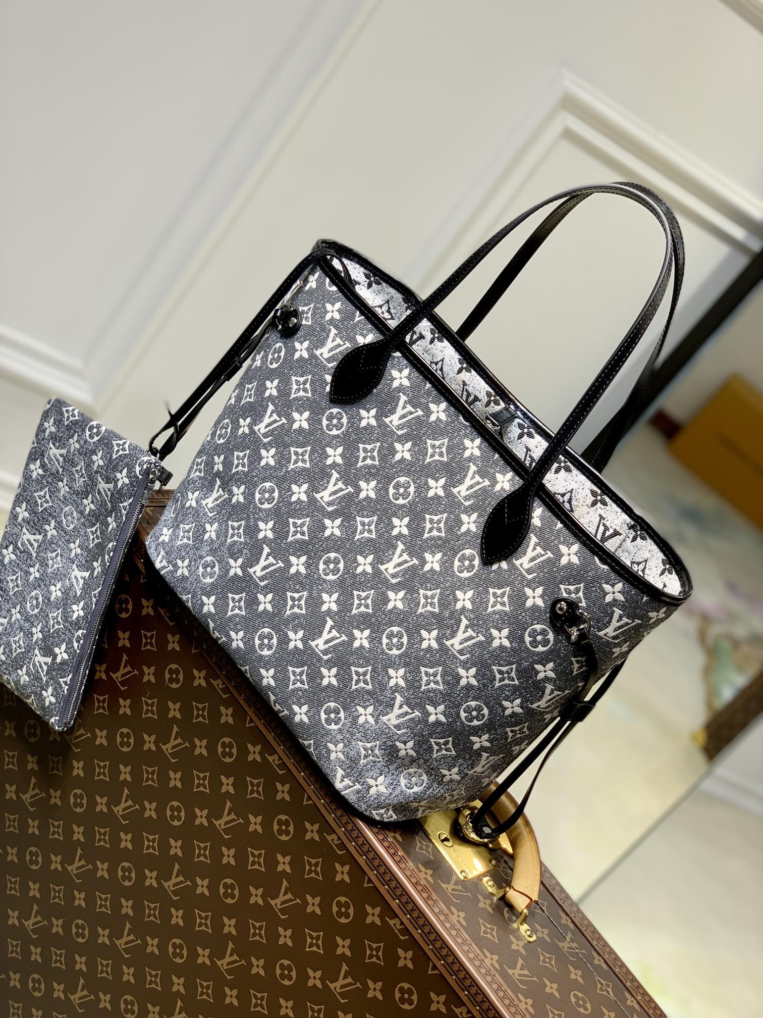 Louis Vuitton Neverfull Bag