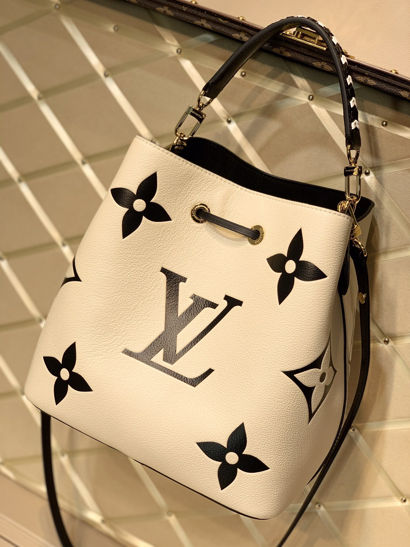 Louis Vuitton Néonoé Bag