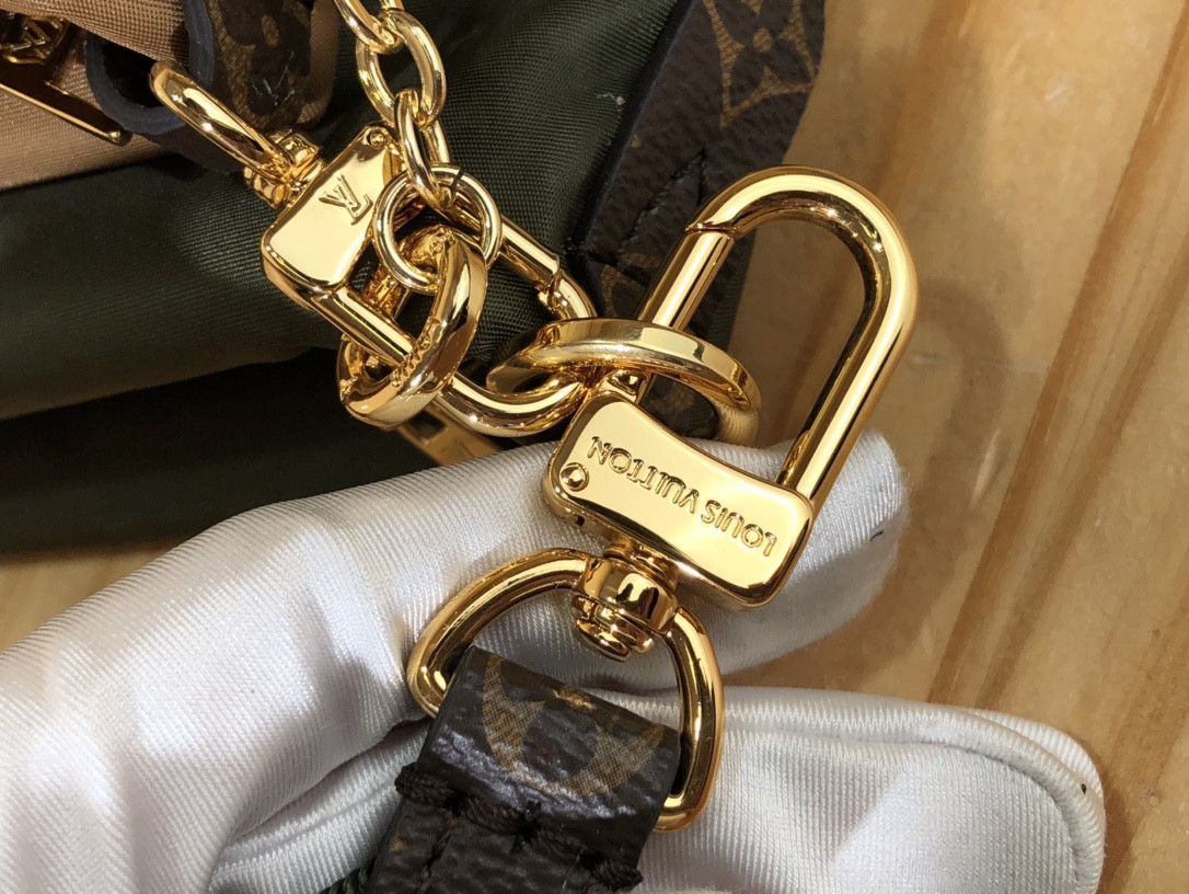 Louis Vuitton Maxi Multi Pochette Accessoires Bag