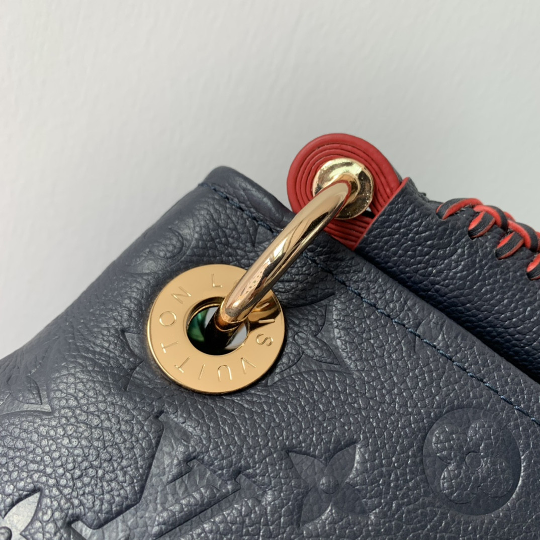 Louis Vuitton Artsy Bag