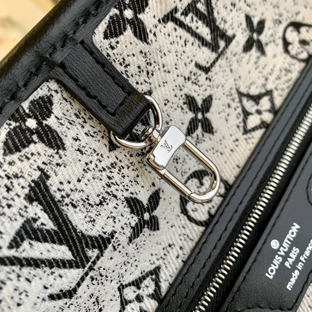 Louis Vuitton Neverfull Bag