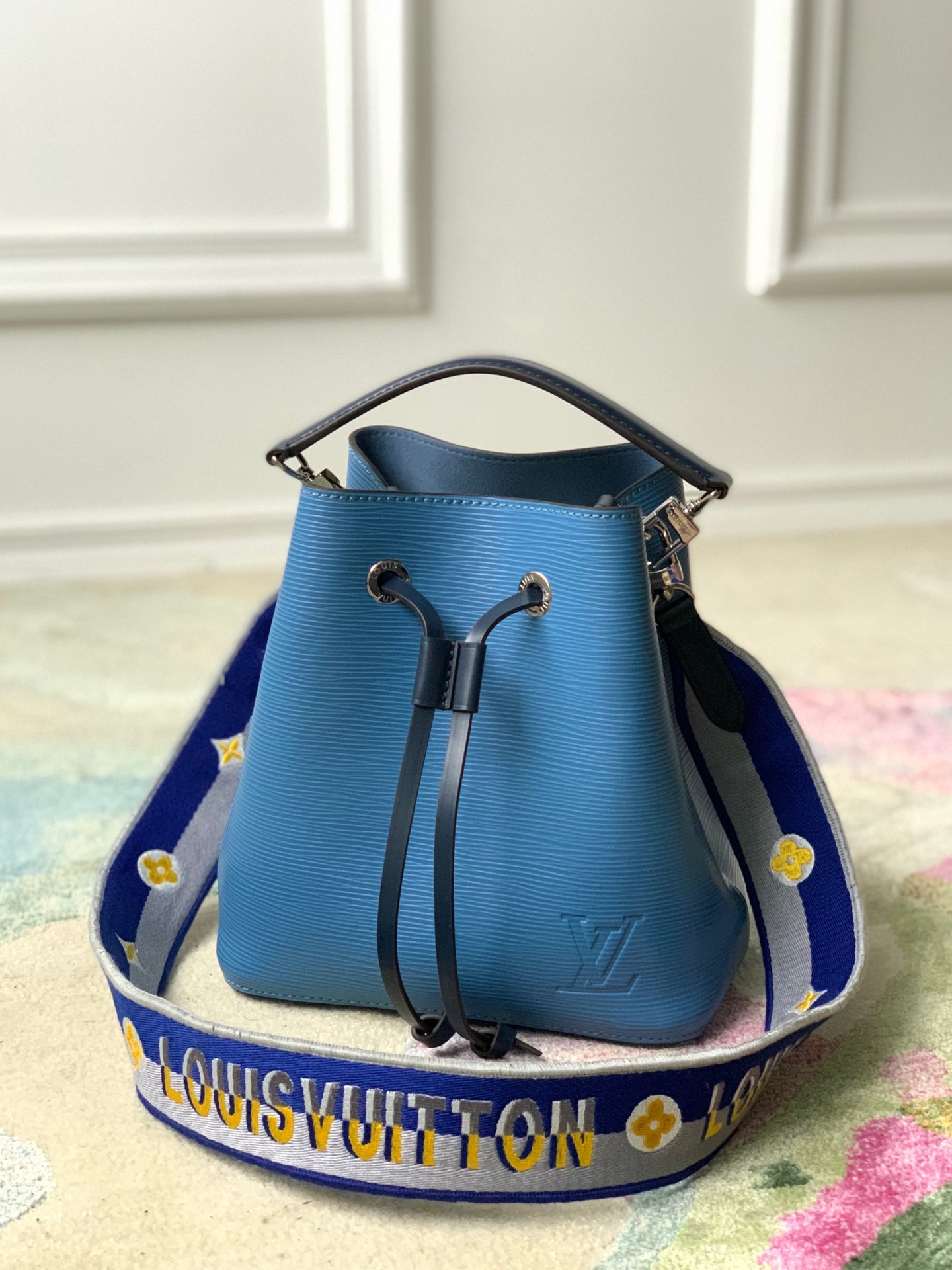 Louis Vuitton Néonoé Bag